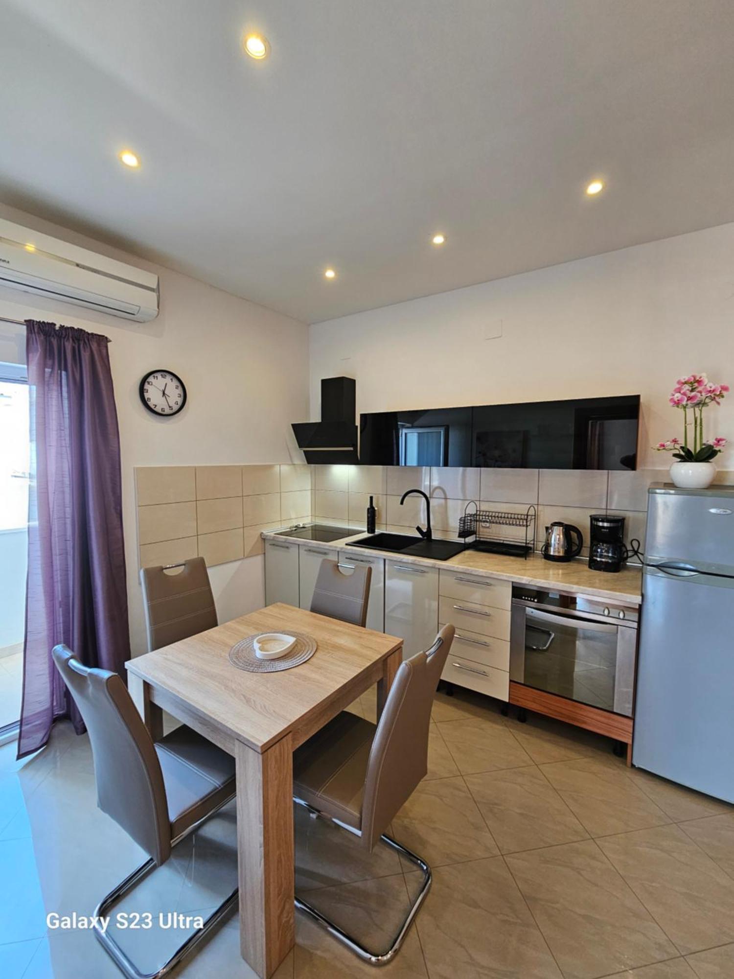 Apartmani Dianna Kastela Bagian luar foto